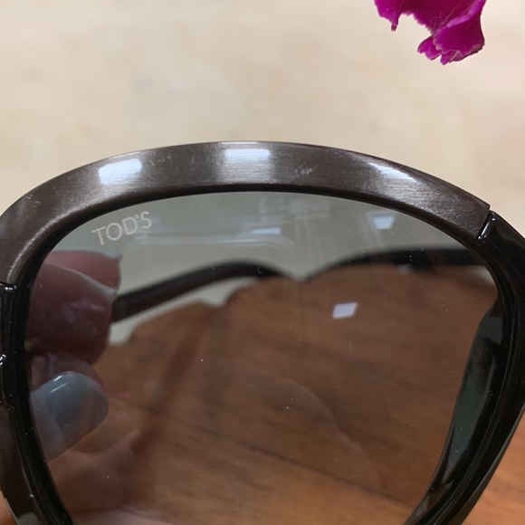 NWOT TODS SUNGLASSES JACKIE O STYLE BLACK AND GUNMETAL COLORS LIGHTWEIGHT - Picture 9 of 11
